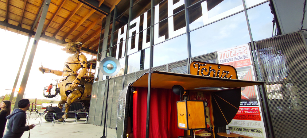 You are currently viewing La Tchiz in Box Photobooth / borne à selfie à la HALLE de la MACHINE Toulouse !