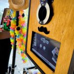 Pourquoi faire le choix d’un photobooth artisanal et « Made in Tarn » plutôt qu&rsquo;une borne plastique industrielle ?