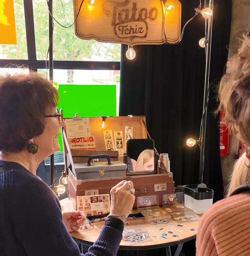 You are currently viewing Bar à Tatouages Éphémères : 1000 Tatouages au Salon du Livre de Gaillac et aux 130 ans de la VOA à Albi